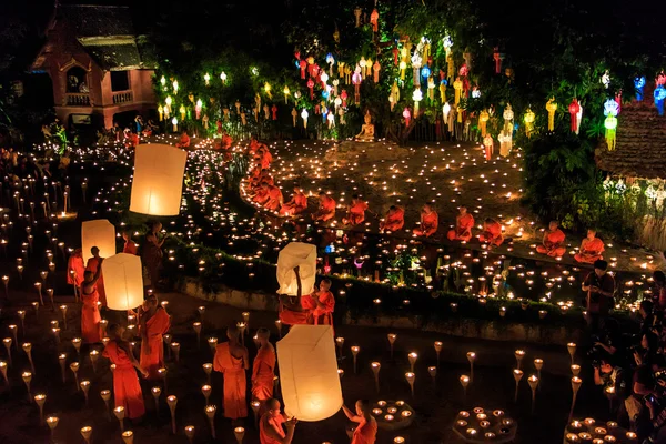 Loy krathong festival i chiang mai — Stockfoto