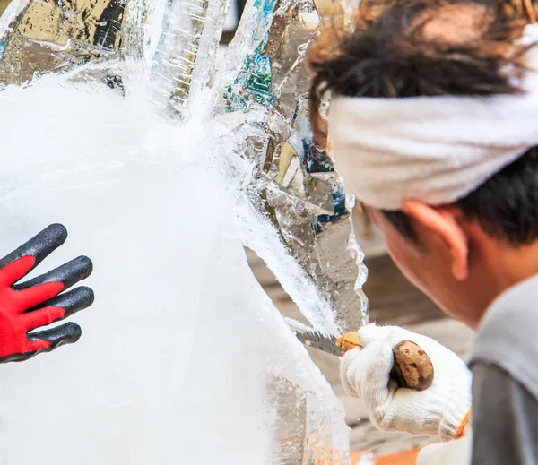 Ice carving — Stock Photo, Image