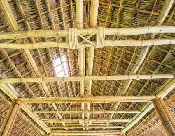 Techo de bambú y paja — Foto de Stock