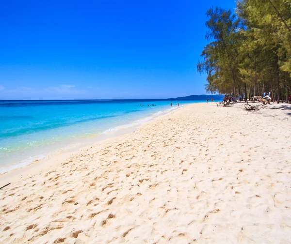 Playa y arena marina tropical — Foto de Stock