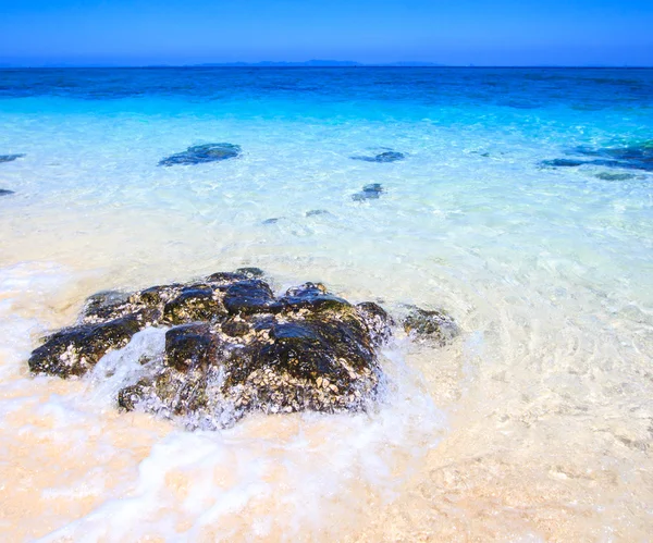 Rochas na praia — Fotografia de Stock