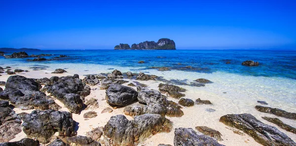 Rocks on the beach — Stock Photo, Image