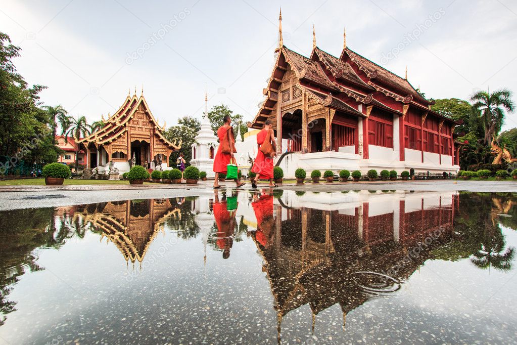 Wat Phra Sing Water reflection