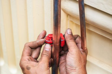 Tamirci bakır boru kesme