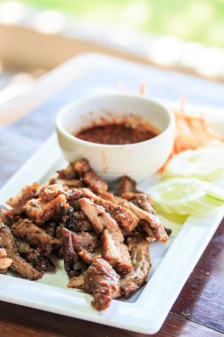 ızgara kuzu ve kuzu kızartma ve sos