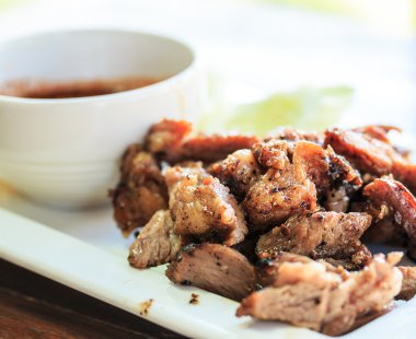 ızgara kuzu ve kuzu kızartma ve sos