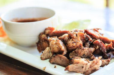 ızgara kuzu ve kuzu kızartma ve sos