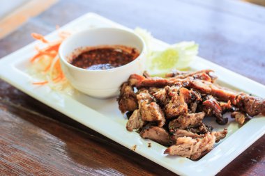 ızgara kuzu ve kuzu kızartma ve sos