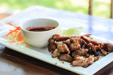 ızgara kuzu ve kuzu kızartma ve sos