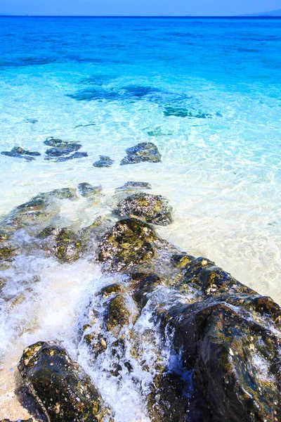 Rocas en la playa — Foto de Stock