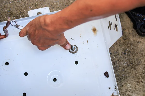 Repairing air-conditioning — Stock Photo, Image