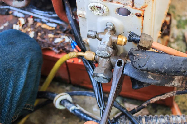 Reparación de aire acondicionado — Foto de Stock