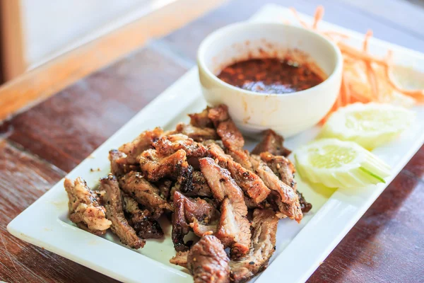 Cordero a la parrilla y cordero asado y salsa — Foto de Stock