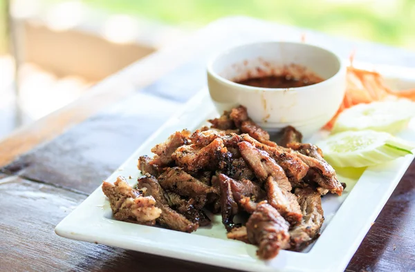 Cordero a la parrilla y cordero asado y salsa — Foto de Stock