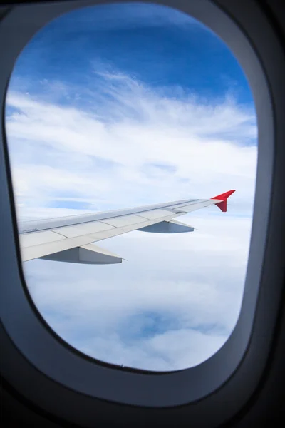 Flugzeugflügel aus dem Fenster — Stockfoto