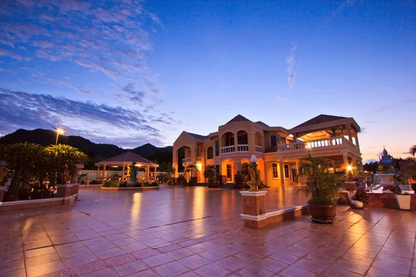 çok yakın lüks resort