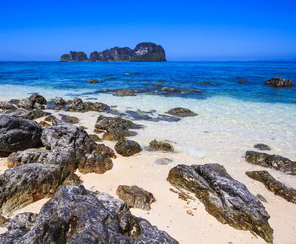 Rocas en la playa —  Fotos de Stock