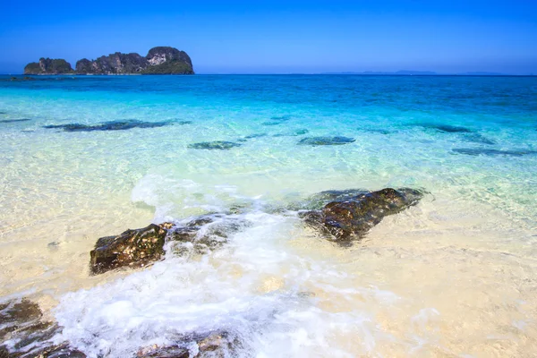 Rocce sulla spiaggia — Foto Stock