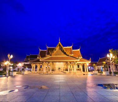 alacakaranlık tapınakta