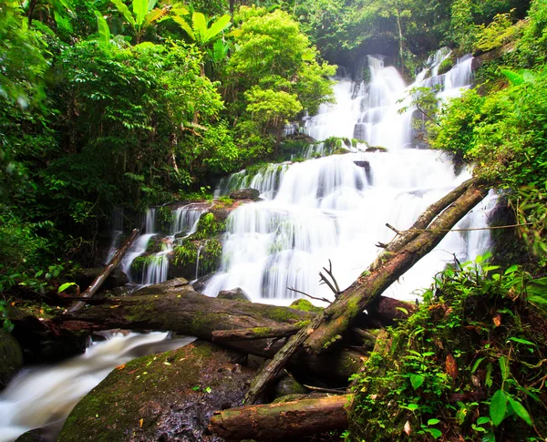 Wasserfall — Stockfoto