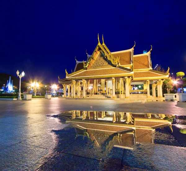 Tempel in schemerlicht — Stockfoto