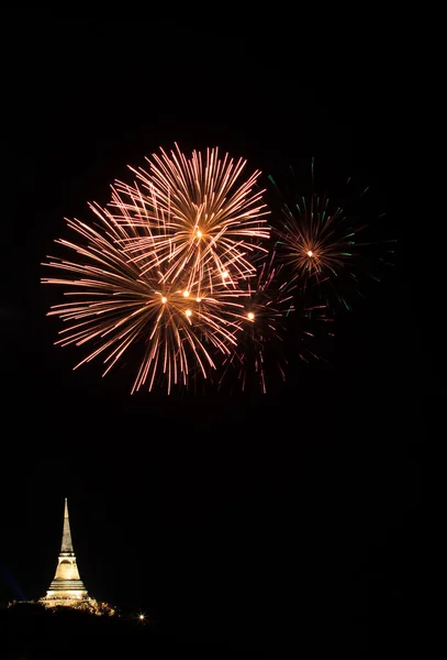 Fogos de artifício coloridos — Fotografia de Stock