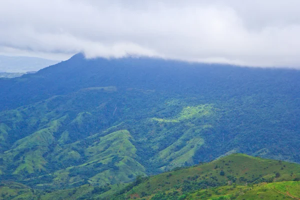 Tropikal dağ silsilesi — Stok fotoğraf