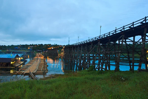 Houten brug — Stockfoto