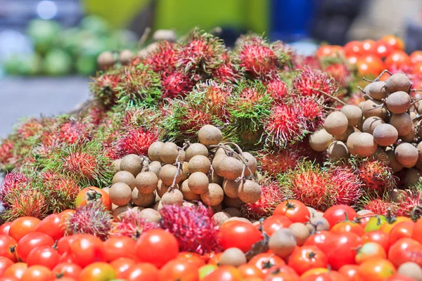 Fruits and tomato and longan vegetables — Stock Photo, Image