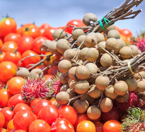 Frutta e pomodori e legumi longani — Foto Stock