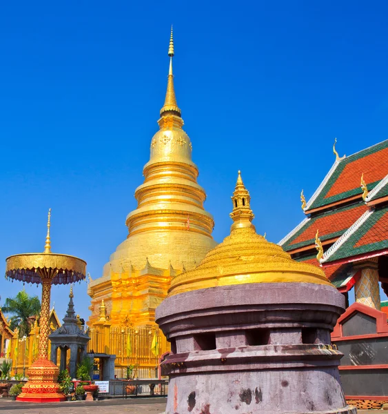 Phrathat Hariphunchai pagoda — Foto Stock
