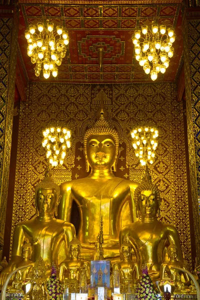 Wat phrathat templo hariphunchai — Fotografia de Stock