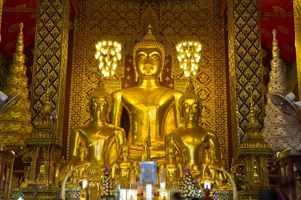 Wat phrathat templo hariphunchai — Fotografia de Stock