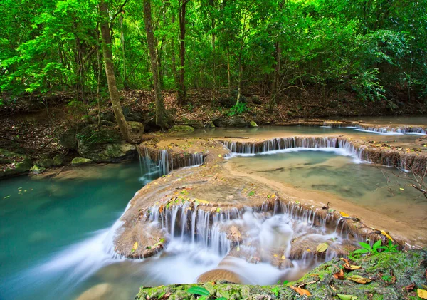 Verbazingwekkende waterval — Stockfoto