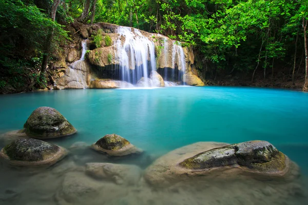 Schöner blauer Wasserfall — Stockfoto
