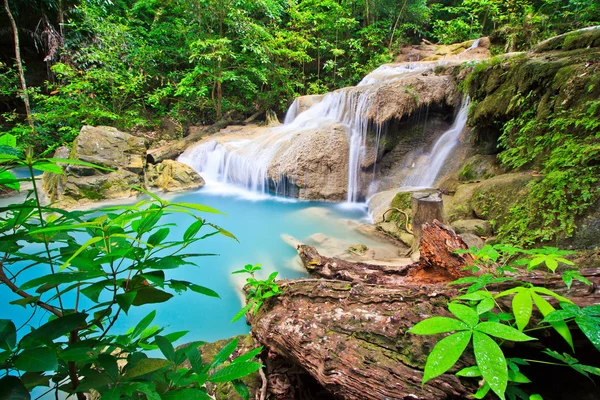 Schöner blauer Wasserfall — Stockfoto