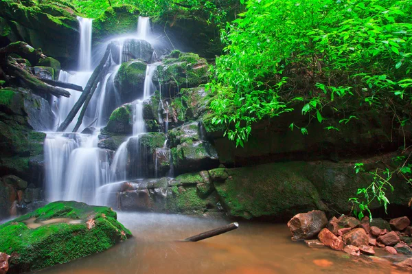 Prachtige waterval — Stockfoto