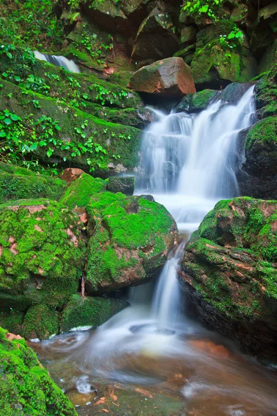 Vackra vattenfall — Stockfoto