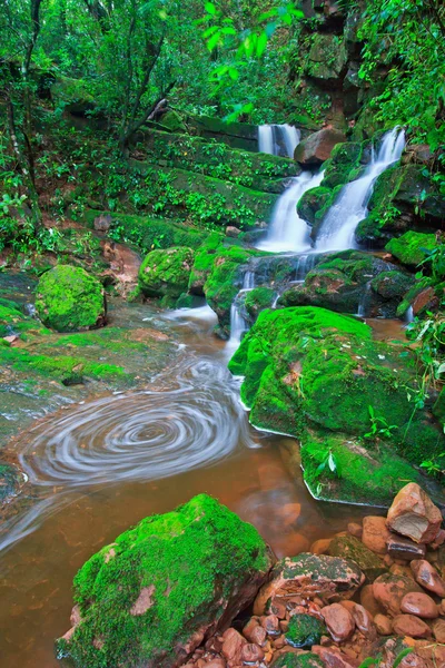 Hermosa cascada —  Fotos de Stock