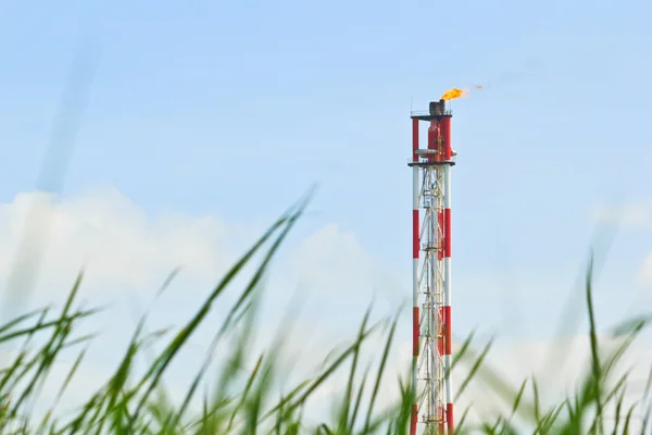 Smokestack เปลวไฟไหม้ — ภาพถ่ายสต็อก