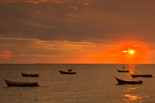 Thai boats at sunset beach — Stock Photo, Image