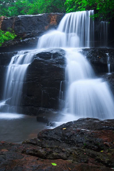 Cascada del bosque profundo — Foto de Stock