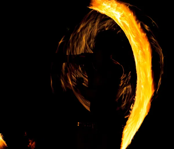 Пламенные тропы ночных представлений — стоковое фото