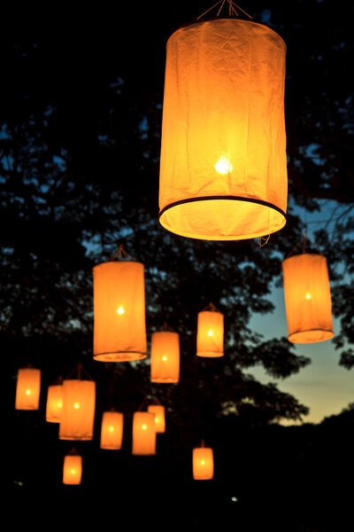 Фестиваль плавающих фонарей
