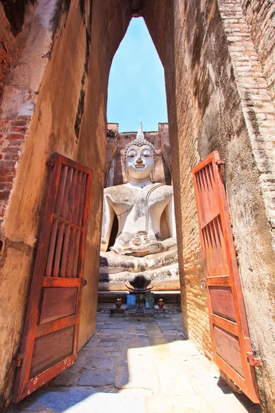 Alter buddha in wat si chum — Stockfoto