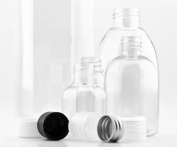Прозрачные пластиковые бутылки — стоковое фото