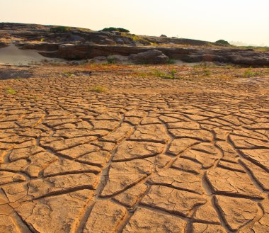 toprak zemin kırık