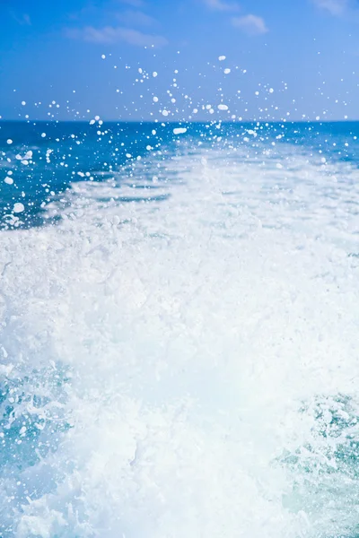 Wave caused by cruise ship. — Stock Photo, Image