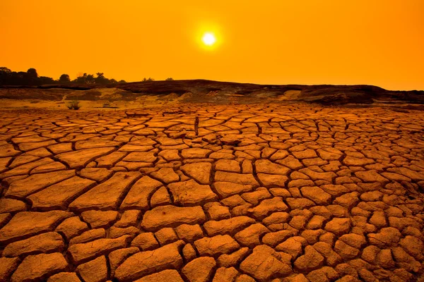 Sonnenuntergang über zerklüftetem Land — Stockfoto