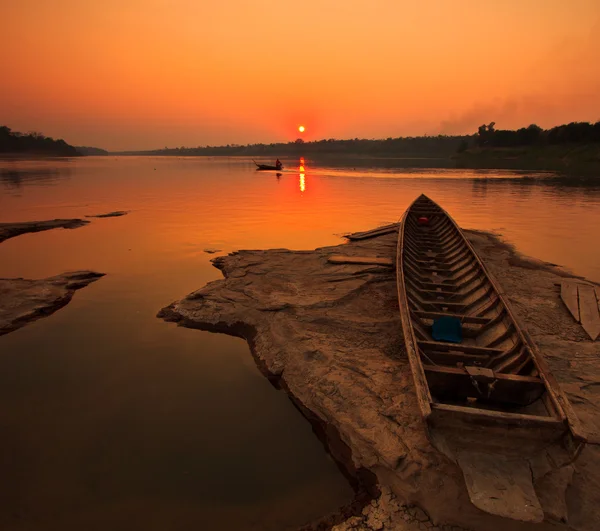 Silhouetten weergave in mekong rivier — Stockfoto